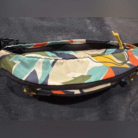 REl Co-op Trail 2 Print Waist Pack with a unique Tropical leaf pattern - Picture 7 of 16